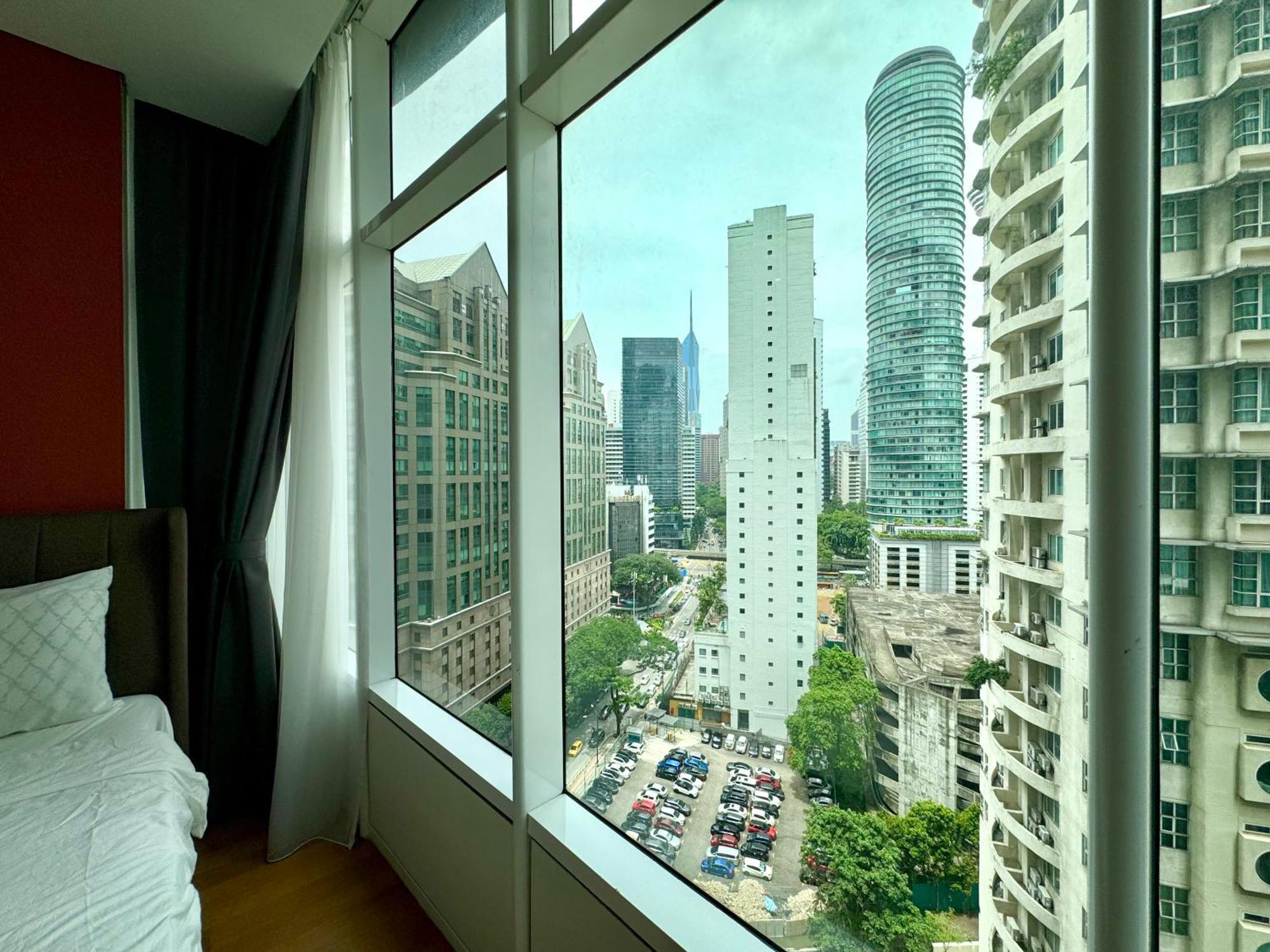 Sky Lovely 3br At Klcc