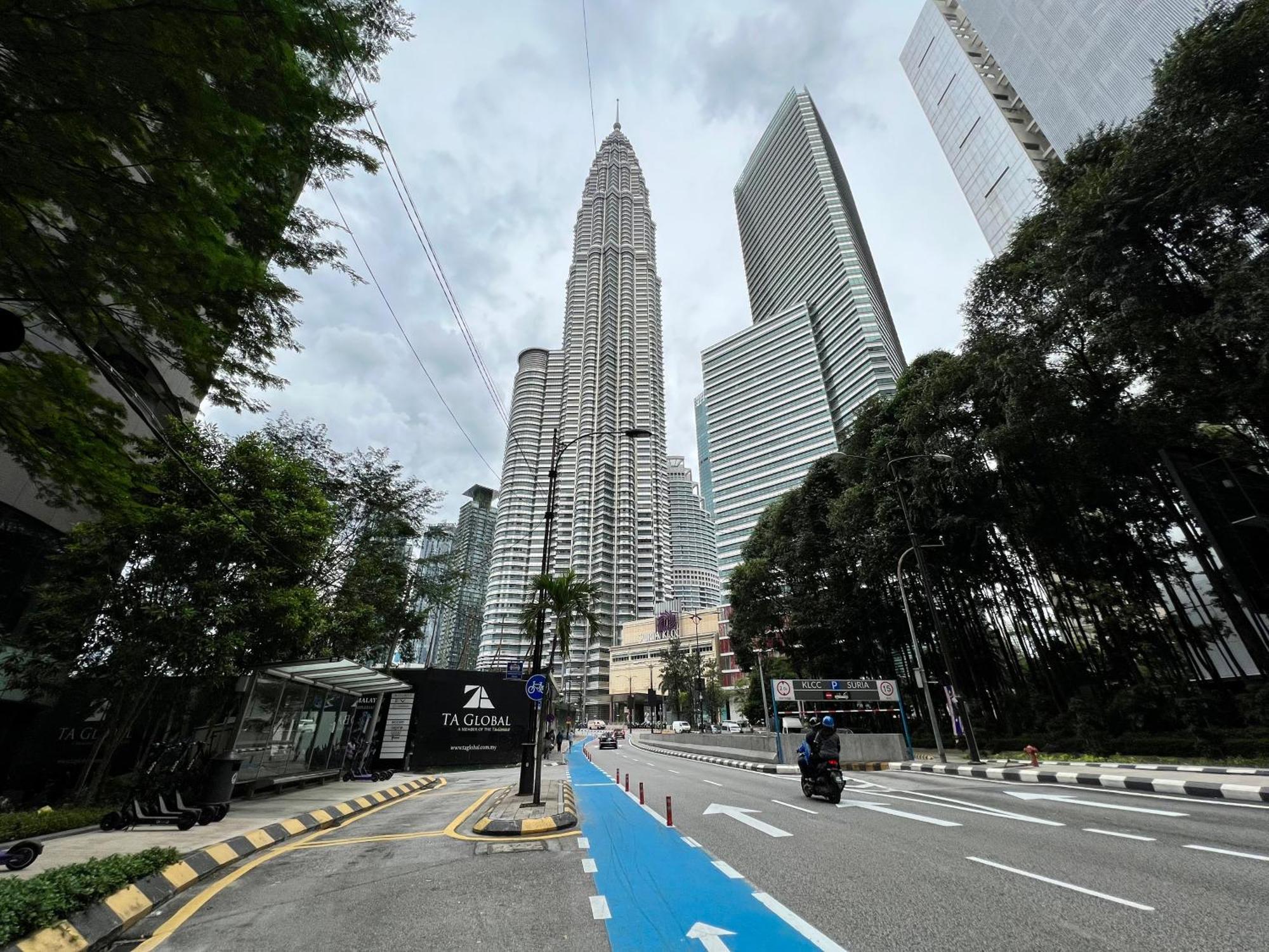 Sky Lovely 3br At Klcc *